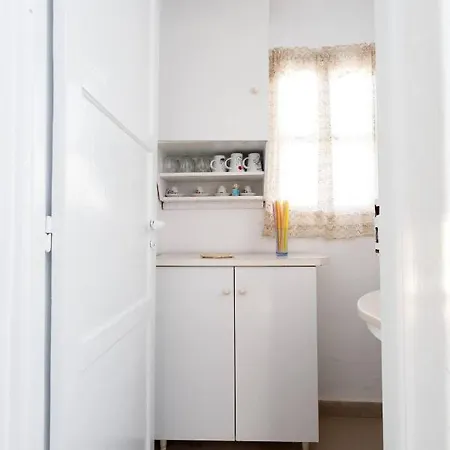 Parikia's Grandma Studio Апартаменты Парос